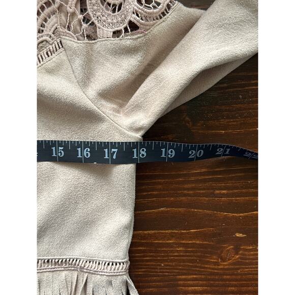J.O.A Faux Suede Lace Fringe Crop Top M Petal Pink Soft Country Western Festival - Picture 10 of 13